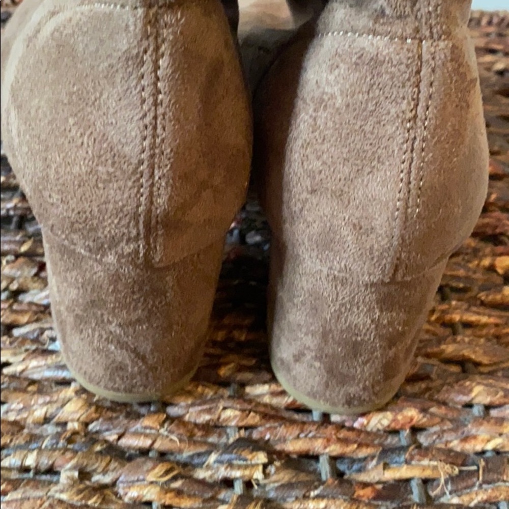 Boots - Picture 3 of 5